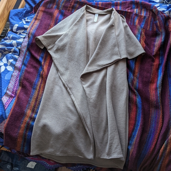 Seven Sisters Waterfall Beige Vest - Picture 3 of 3